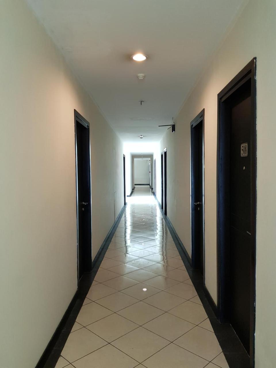 Reddoorz Plus @ Tanah Abang Hotel Jakarta Exterior foto